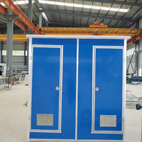 Salle de douche de chantier extérieure siamoise personnalisée toilettes mobiles portables en HDPE jointes remorque de toilette à panneau sandwich