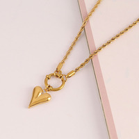 Collier en acier inoxydable or 18 carats avec pendentif cœur amour Collier ras du cou romantique Chaîne en corde Collier à breloques cœur de pêche Bijoux pour femmes Cadeau