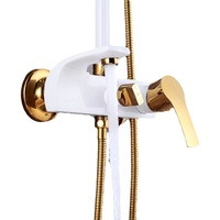 Ensemble de robinetterie de douche moderne blanc et laiton doré, système de douche mural à effet pluie avec douchette à main et bec de baignoire élégant