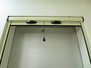 Zanzariera Avvolgibile Personalizzata per Finestre, Schermo Anti-Insetti in Fibra di Vetro a Spinta Verticale - Product Image 5