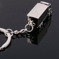 Porte-clés en alliage de zinc avec logo personnalisé, en forme de mini semi-remorque, gravé au laser argenté, pour cadeau promotionnel logistique