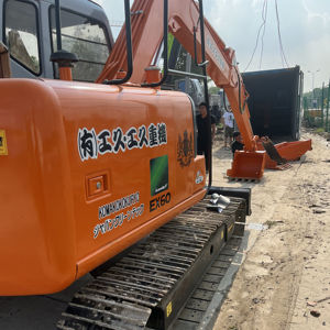 Mini pelleteuse Hitachi Ex60 d'occasion à vendre petite pelleteuse d'origine japonaise compatible avec les modèles Ex75UR Ex100 Ex120 Ex135 - Product Image 1