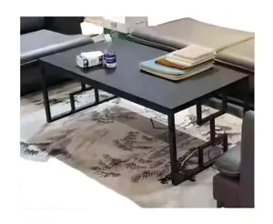 Neu gestaltete Tischplatte aus schwarzem verkohltem Stein und schwarzer hohler rechteckiger Spleiß-Metallstahlrohr-Fuß langer Couch tisch