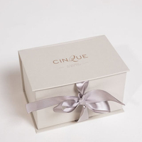 Boîte cadeau en papier cosmétique pliable de luxe avec logo personnalisé, vente en gros, avec ruban, boîte cadeau magnétique de qualité supérieure
