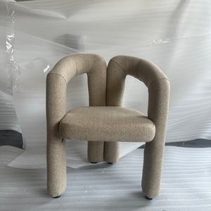 Chaises de salle à manger modernes minimalistes en forme de M avec structure en fer et tissu David - Product Image 4