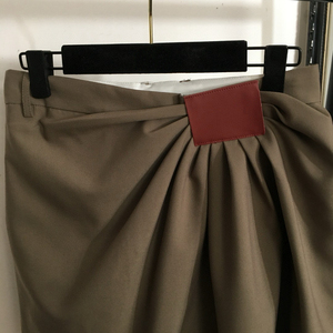 Nuova <span class=keywords><strong>Gonna</strong></span> Corta Plissettata da Donna con Logo in Pelle e Pantaloncini di Sicurezza Incorporati - Product Image 5