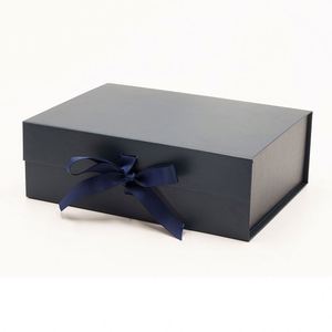 Caja de Regalo Plegable Rígida Azul Marino Intenso con Lazo y Cinta de Color Personalizado, Disponible en Stock - Product Image 1