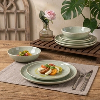 Ensemble de vaisselle en céramique vert sauge empilable EKA pour 6 personnes, passe au lave-vaisselle, durable, comprend des assiettes, des assiettes à steak, des assiettes à soupe et à salade