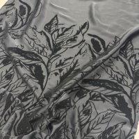 Nouvelle Tendance 2026 Tissu Satiné Effet Floqué avec Bordure Florale pour Robe de Mariée 100% Polyester Léger Tissé