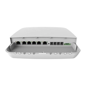 สวิตช์อีเธอร์เน็ตที่รวดเร็ว6พอร์ตกลางแจ้งออกแบบด้วย4พอร์ต10/100M + 4 12VDC สวิตช์กล้อง IP - Product Image 2