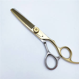 กรรไกรตัดผมสองสี C56 ขนาด 62 มม. กรรไกรซอยผมสำหรับคนถนัดขวา ใช้ในร้านเสริมสวย ใบมีดมาตรฐาน - Product Image 4