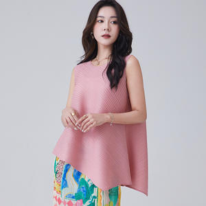 T-Shirt Plissettata Miyake Senza Maniche, Casual ed Elastica, in Tinta Unita, Vendita all'Ingrosso di Boutique - Product Image 4