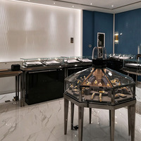 Vitrine de luxe incurvée en verre pour bijoux, présentoir de montres sur mesure, comptoir d'exposition de bijoux à LED pour boutique de détail