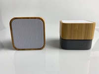 Bambú único portátil de bolsillo creativo recargable mini inalámbrico Bluetooth altavoz cuadrado de madera de bambú TWS altavoz