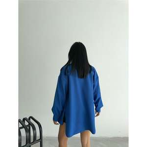 Camisa Otomana Saks para Mujer, Tejida, Asimétrica, con Botones, Estilo Minimalista para el Día a Día, Azul - Product Image 1