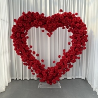 Backdrop Pernikahan Mawar Merah Romantis, Gapura Bunga Besi Berbentuk Hati, Ramah Lingkungan, Sentuhan Alami, Buatan Tangan