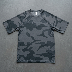 เสื้อยืดกีฬาลายพรางสำหรับผู้ชาย น้ำหนักเบา ระบายอากาศได้ดี แห้งเร็ว แขนสั้น เหมาะสำหรับออกกำลังกาย วิ่ง และฝึกซ้อม - Product Image 2