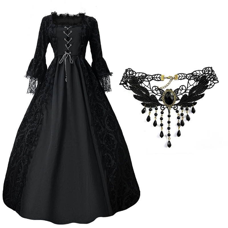 Black dress+necklace