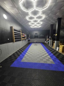 High Strength Eco-Friendly Waterproof Modern Square Textured Garage Floor <b>Tiles</b> PP Click Installation Outdoor Decking - Product Image 1