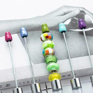 Stylos à billes en plastique durables personnalisables avec impression sérigraphique et logo - Stylos promotionnels - Product Image 2