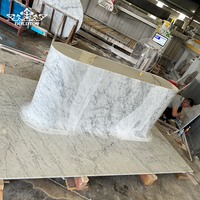 Comptoir de réception en aluminium nid d'abeille et marbre blanc de Carrare, personnalisé pour projets hôteliers commerciaux, vente en gros usine GOLDTOP