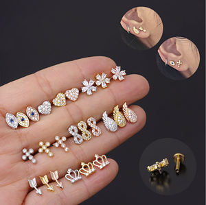 Boucles d'oreilles plaquées or à dos plat avec déclaration personnalisée en gros - Product Image 1