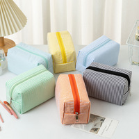 Sac de toilette en gaze à bulles très vendu, sac de toilette à main, sac de rangement cosmétique brodé à rayures pour les voyages, pour filles