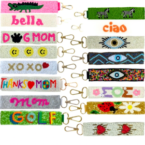 Dragonne de poignet légère et écologique faite à la main avec perles, porte-clés, sangle de sac, perles de rocaille brodées, design de lettres personnalisé - Product Image 1