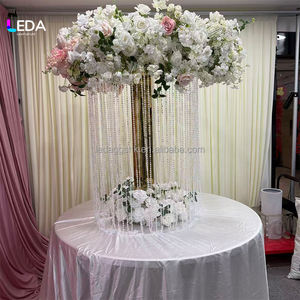 Support de centre de table moderne en acier inoxydable doré LEDA avec pendentif en cristal pour la décoration de table de mariage, d'événements et de fêtes - Product Image 1