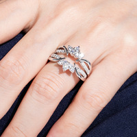 PYQ Ensemble de 2 bagues empilables pour femme, design couronne, sertissage à griffes en moissanite, argent sterling 925, luxe léger exclusif, DIY