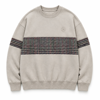 Sweat-shirt à col rond personnalisé en tissu écossais beige avec détail brodé sur la poitrine pour homme