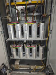 Gabinete de Compensación de Condensadores para Ahorro de Energía 400V 350kvar, Reducción de Pérdidas de Línea, Uso Municipal - Product Image 1