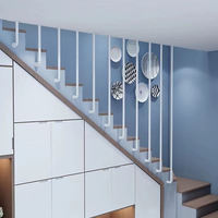 Garde-corps d'escalier de villa au design personnalisé, balustrades métalliques intérieures modernes pour escaliers de loft