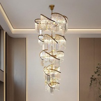 Lustre en cristal doré de luxe sur mesure, grand luminaire suspendu pour villa duplex, escalier