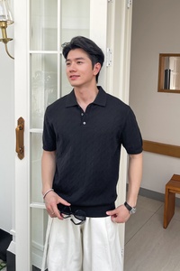 เสื้อโปโลถักเนื้อผ้ามีเท็กซ์เจอร์สุดหรูสำหรับผู้ชาย ผลิตจากผ้าผสมอะคริลิก โพลีเอสเตอร์ ไนลอน และเทนเซล เนื้อนุ่ม สวมใส่สบาย เหมาะสำหรับธุรกิจและลำลอง - Product Image 4
