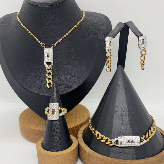 2026 New Dubai Hot Selling Stainless Steel 18K Gold Plated Necklace Earrings Bracelet Ring Set Rhinestone Moroccan Set Women's