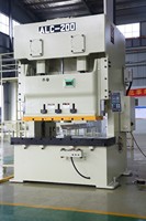 Machine de poinçonnage pneumatique économique pour tôles métalliques de carrosserie avec moteur et roulement FUKUTA