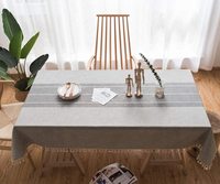 Nappe de table en coton et lin non tissé imprimé sur mesure avec des glands et de la dentelle