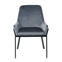 금속 다리를 가진 의자를 식사하는 현대 어두운 회색 반지 뒤 직물 팔걸이