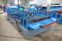 Machine de profilage sur mesure pour la fabrication de tôles et de panneaux métalliques profilés avec commande PLC