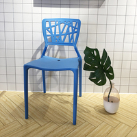 Chaise de salle à manger en forme de z en pu, chaise de salle à manger en plastique de haute qualité, ensemble table et chaise pour 4 personnes