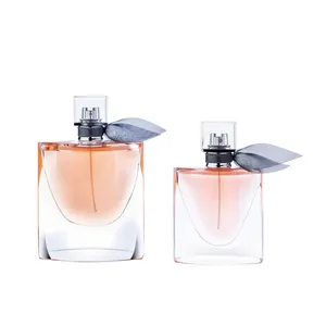Vente en gros Flacon de parfum de luxe pour femmes de 50ml 70ml Flacons de parfum en verre plat pour les soins de la peau