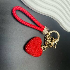 พวงกุญแจผลไม้แบบใหม่ จี้ห้อยกระเป๋า รูปสตรอว์เบอร์รี พร้อมคริสตัลโลหะเคลือบสีแดง ประดับด้วยคริสตัลไ<span class=keywords><strong>รน</strong></span>์สโตน สไตล์แฟชั่นสำหรับผู้หญิง - Product Image 4