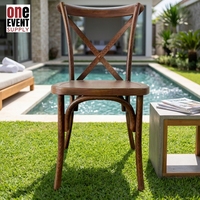 Chaises modernes en PP marron foncé à dossier croisé, mobilier commercial d'extérieur pour bistrot, fête, salle à manger, mariage, location de parcs