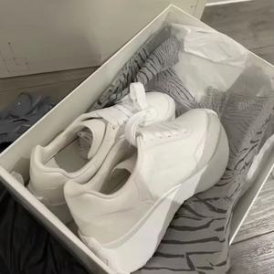 Chaussures de sport respirantes en cuir véritable de haute qualité, style classique et robuste, pour hommes et femmes, idéales pour la course et la marche en extérieur. - Product Image 4