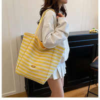 Sac tendance 2025 en tissu tricoté rayé, style décontracté coréen, sac fourre-tout pour étudiants, grande capacité, sac à bandoulière décontracté pour femmes