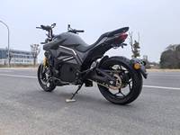 Moto de course électrique à grande vitesse 7000W Moteur de moyeu de roue 72V avec batterie au lithium 80Ah Vitesse 140 km/h Portée 150km pour adultes
