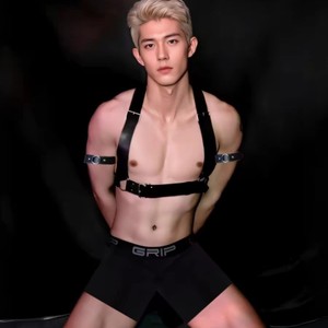 สายสะพายไหล่หนัง PU แบบกลวงสำหรับผู้ชาย สีดำ สไตล์พังก์ เข็มขัดรัดเอว เสื้อผ้าแนวบอนด์เดจ เครื่องประดับแฟชั่นสำหรับผู้ใหญ่ - Product Image 1