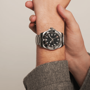 นาฬิกาดำน้ำอัตโนมัติสำหรับผู้ชาย ตัวเรือนหมุนได้ แสดงวันที่ GMT กันน้ำ - Product Image 3