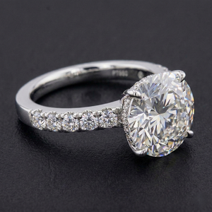 แหวนเพชรพลอยสั่งทำพิเศษ ตัวเรือนแพลตตินั่มประณีต พร้อมรายละเอียดพลอยเจียระไนสวยงาม เครื่องประดับชั้นดีสำหรับผู้หญิง เหมาะสำหรับเป็นของขวัญ - Product Image 4